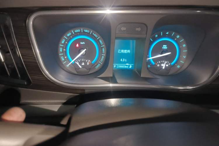 Used Buick GL8 2013 3.0L GT Luxury Business Haoya Edition Odometer Close Up