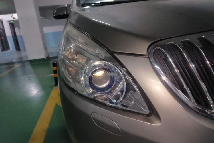 Used Buick GL8 2013 3.0L GT Luxury Business Haoya Edition Right Front Headlight
