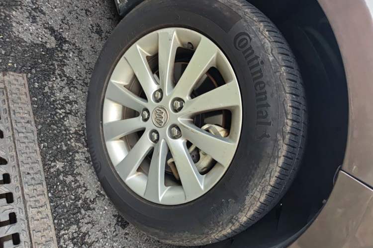 Used Buick GL8 2013 2.4L CT Luxury Business Comfort Edition Right Front Wheel Hub