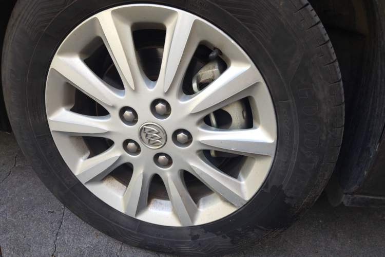 Used Buick GL8 2013 3.0L GT Luxury Business Haoya Edition Right Front Wheel Hub
