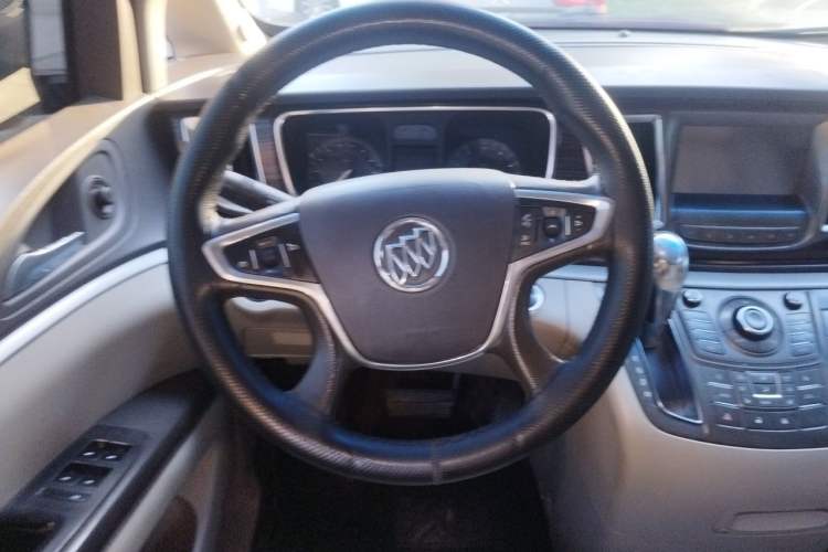 Used Buick GL8 2013 3.0L XT Luxury Business Flagship Edition Steering Wheel