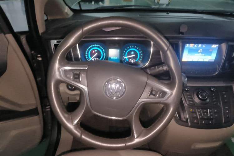 Used Buick GL8 2013 3.0L GT Luxury Business Haoya Edition Steering Wheel