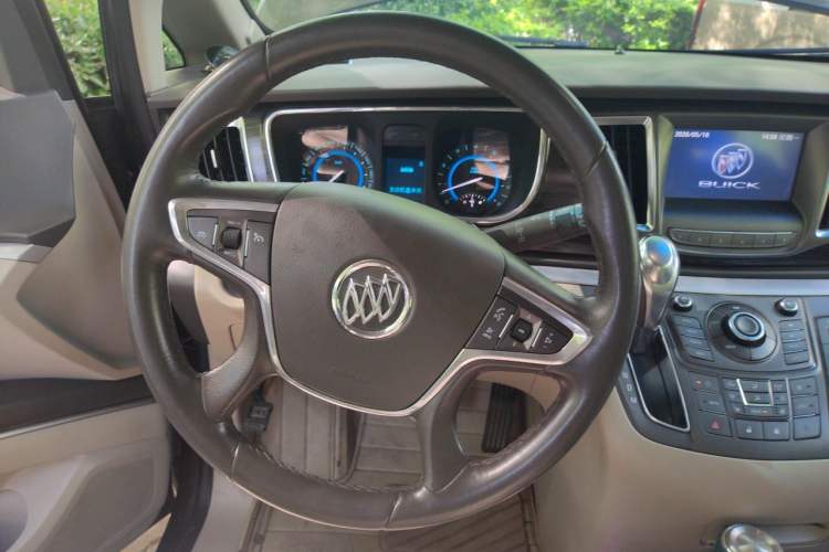 Used Buick GL8 2013 3.0L GT Luxury Business Haoya Edition Steering Wheel