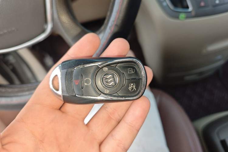 Used Buick GL8 2013 3.0L GT Luxury Business Haoya Edition Vehicle Key