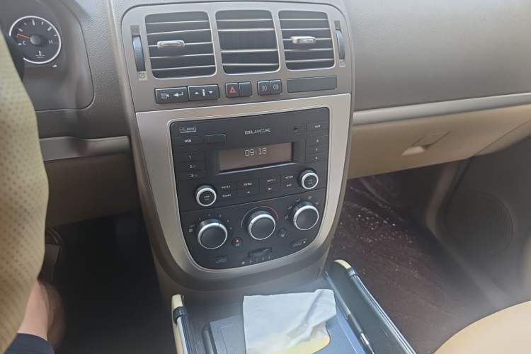 Used Buick GL8 2013 2.4L Classic Edition Audio And AC Panel