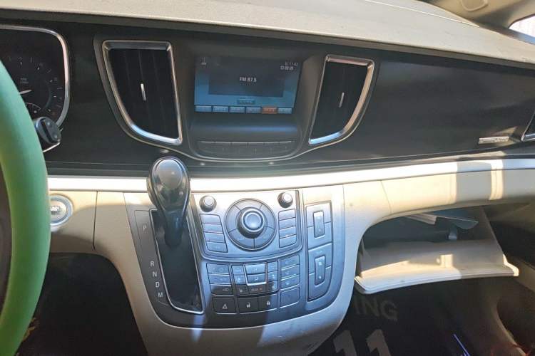 Used Buick GL8 2013 3.0L XT Luxury Business Flagship Edition Audio And AC Panel