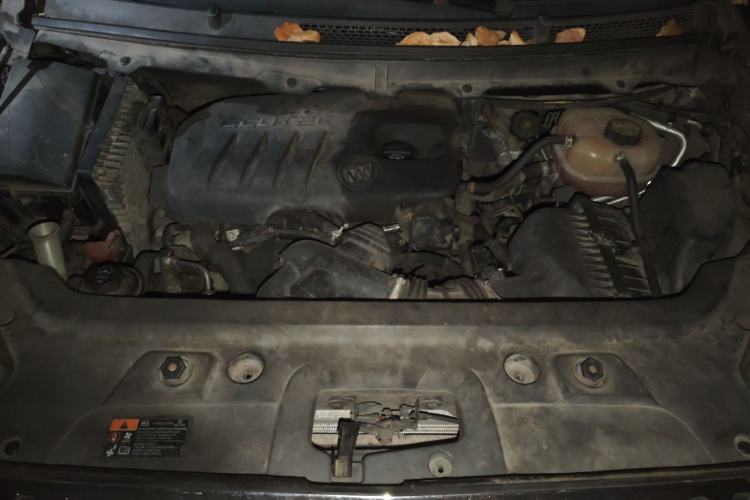 Used Buick GL8 2013 2.4L CT Luxury Business Comfort Edition Engine Bay