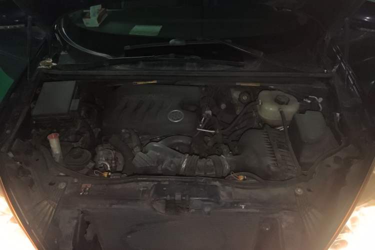 Used Buick GL8 2013 2.4L Comfort Edition Engine Bay