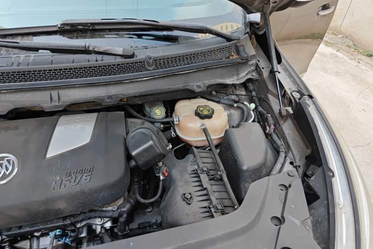Used Buick GL8 2013 3.0L GT Luxury Business Haoya Edition Engine Bay Left