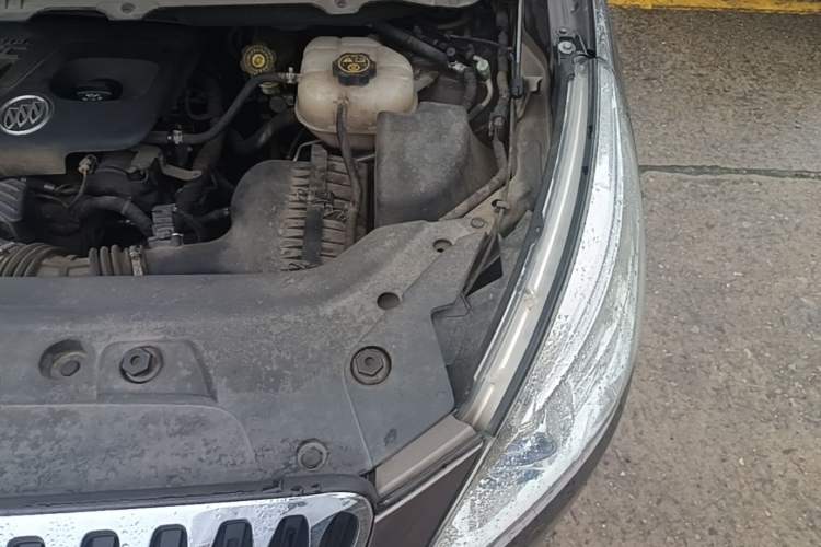 Used Buick GL8 2013 2.4L LT Luxury Business Executive Edition Engine Bay Left