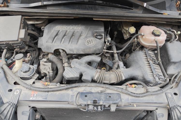 Used Buick GL8 2013 2.4L Executive Edition Engine Bay