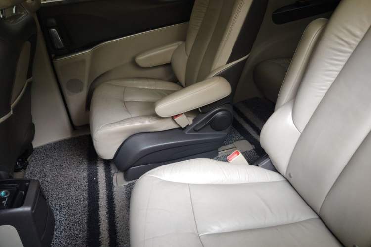 Used Buick GL8 2013 3.0L GT Luxury Business Haoya Edition Left Rear Seat