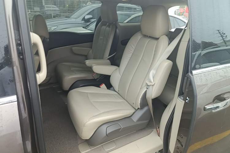 Used Buick GL8 2013 2.4L LT Luxury Business Executive Edition Left Rear Seat