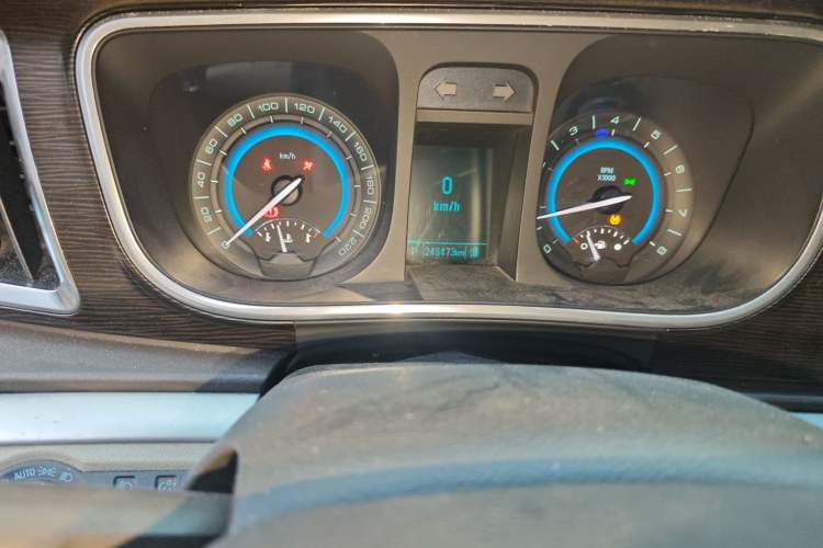 Used Buick GL8 2013 2.4L CT Luxury Business Comfort Edition Odometer Close Up
