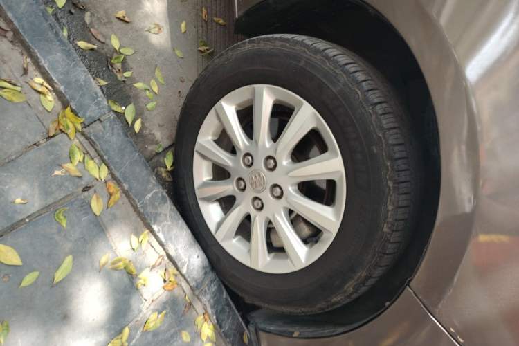 Used Buick GL8 2013 3.0L GT Luxury Business Haoya Edition Right Front Wheel Hub