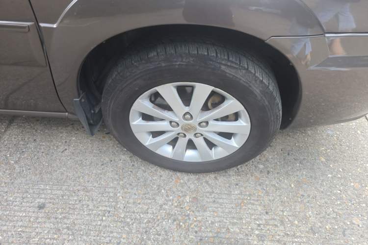 Used Buick GL8 2013 2.4L Classic Edition Right Front Wheel Hub