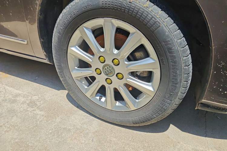 Used Buick GL8 2013 3.0L XT Luxury Business Flagship Edition Right Front Wheel Hub