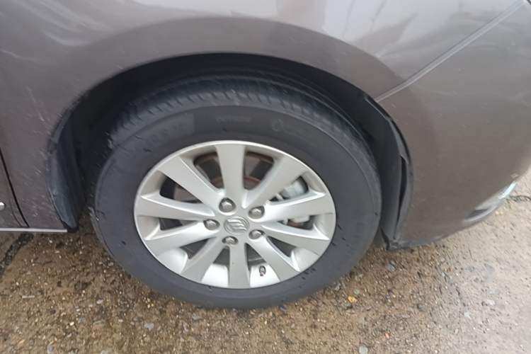 Used Buick GL8 2013 2.4L LT Luxury Business Executive Edition Right Front Wheel Hub
