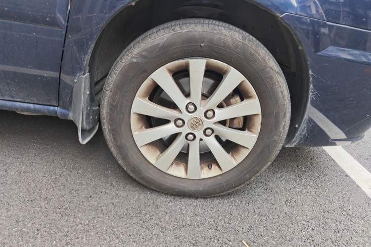 Used Buick GL8 2013 2.4L Executive Edition Right Front Wheel Hub