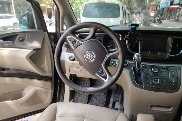 Used Buick GL8 2013 3.0L GT Luxury Business Haoya Edition Steering Wheel