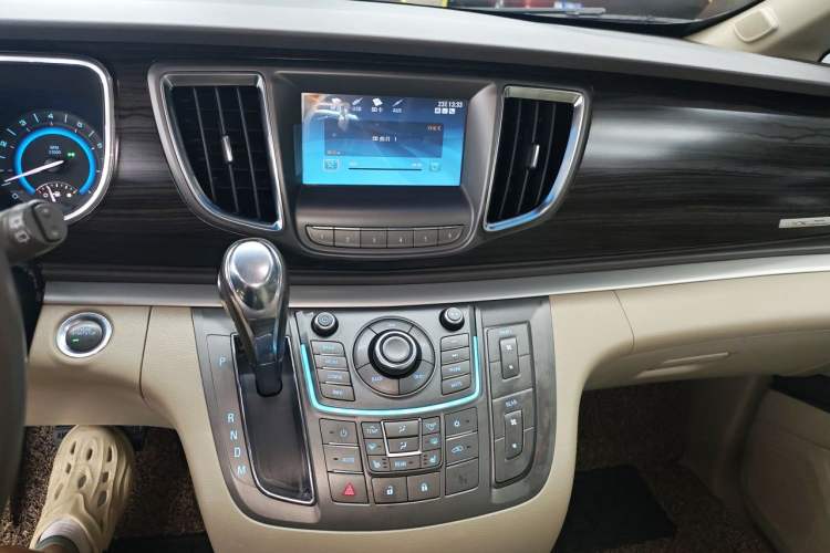 Used Buick GL8 2013 3.0L GT Luxury Business Haoya Edition Audio And AC Panel