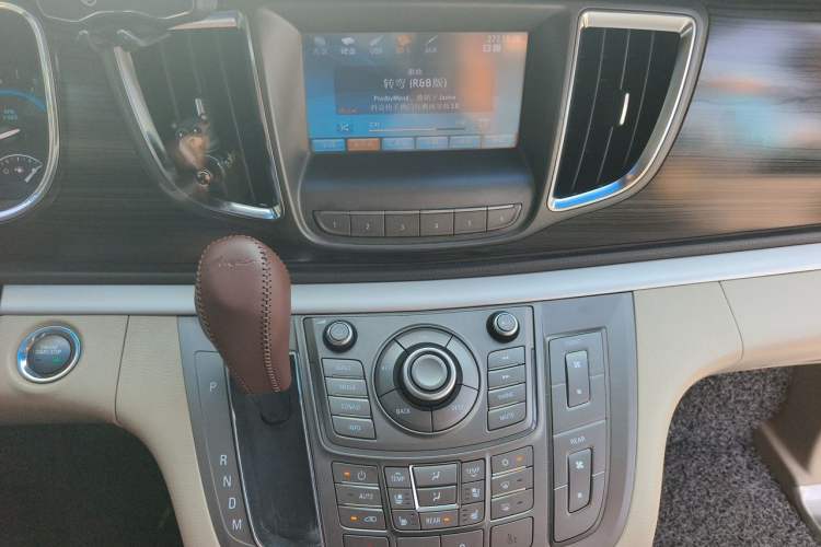 Used Buick GL8 2013 3.0L XT Luxury Business Flagship Edition Audio And AC Panel