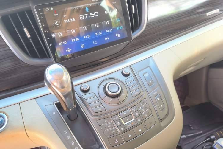 Used Buick GL8 2013 3.0L GT Luxury Business Haoya Edition Audio And AC Panel