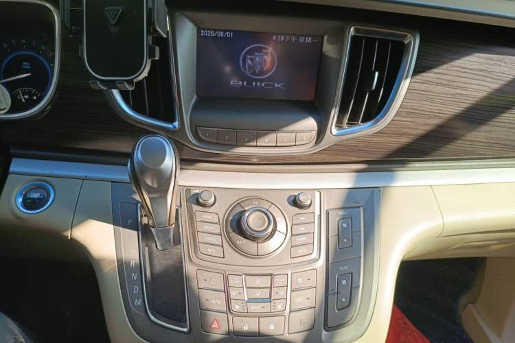 Used Buick GL8 2013 3.0L GT Luxury Business Haoya Edition Audio And AC Panel