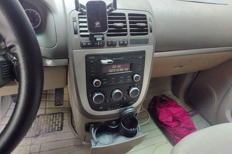 Used Buick GL8 2013 2.4L Classic Edition Audio And AC Panel