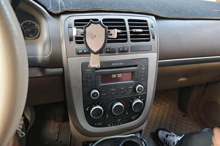 Used Buick GL8 2013 2.4L Classic Edition Audio And AC Panel