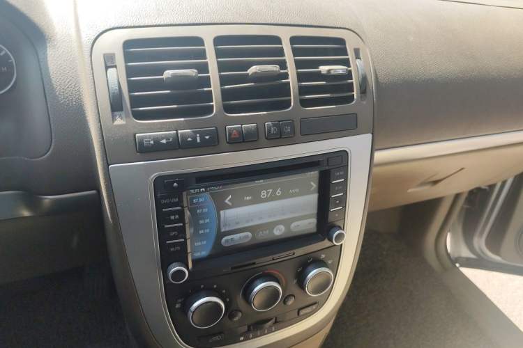 Used Buick GL8 2013 2.4L Comfort Edition Audio And AC Panel