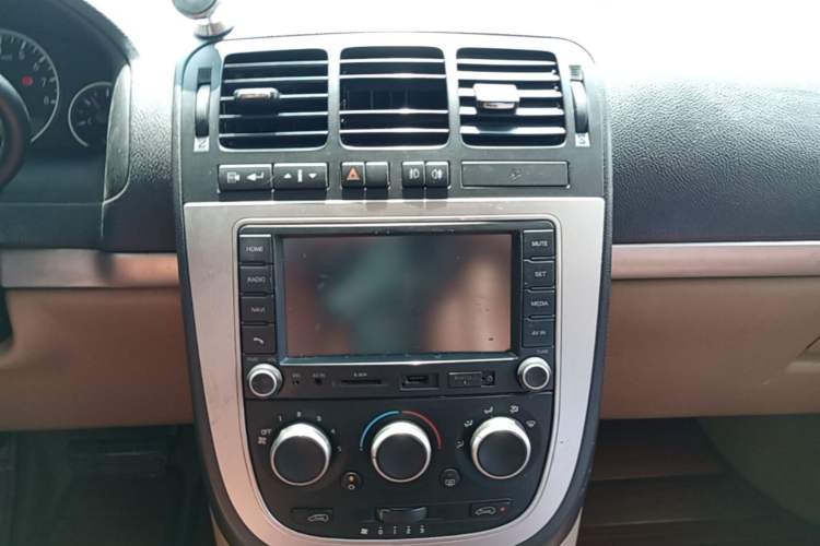 Used Buick GL8 2013 2.4L Executive Edition Audio And AC Panel