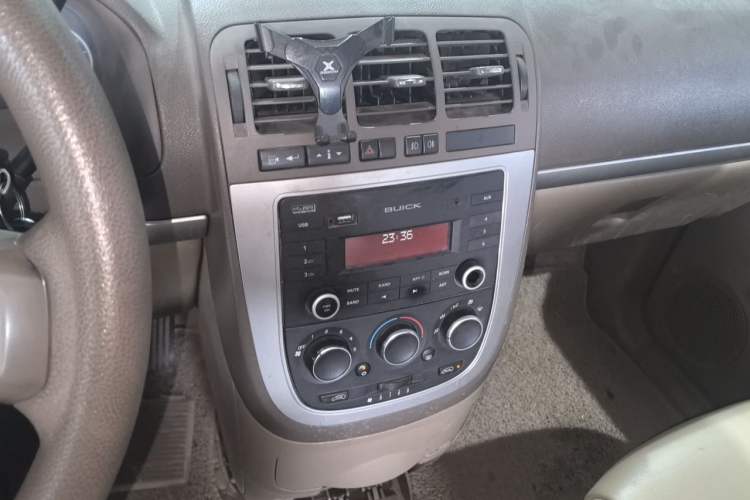 Used Buick GL8 2013 2.4L Comfort Edition Audio And AC Panel