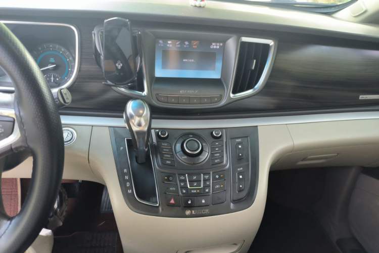 Used Buick GL8 2013 3.0L GT Luxury Business Haoya Edition Audio And AC Panel