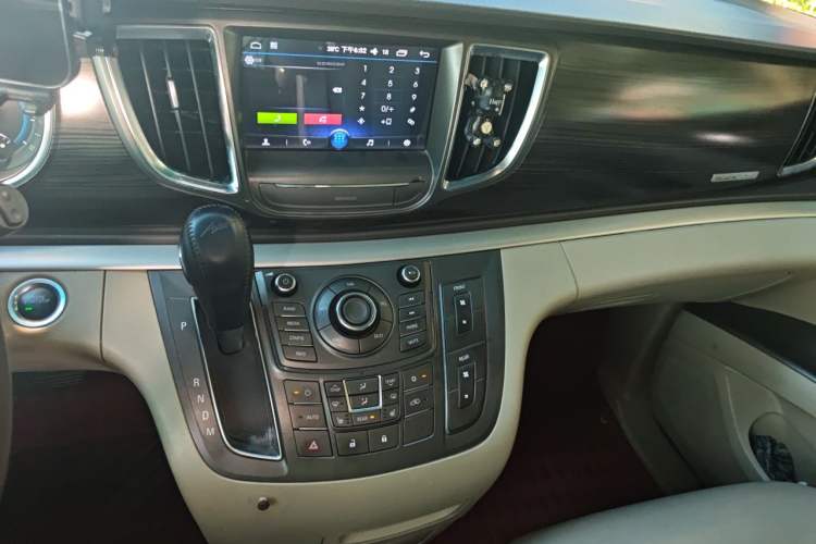 Used Buick GL8 2013 3.0L GT Luxury Business Haoya Edition Audio And AC Panel