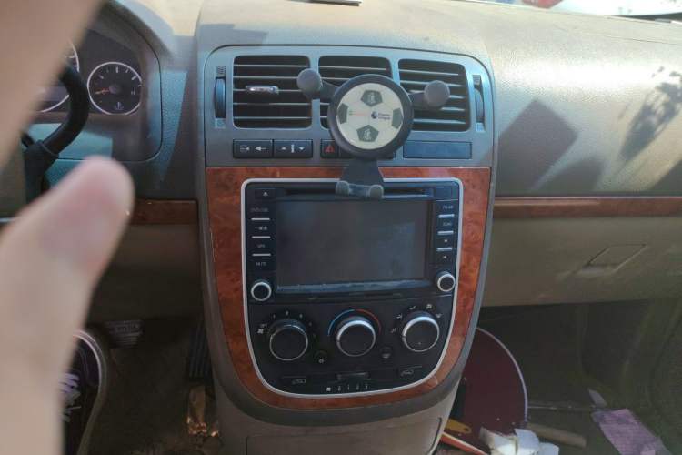 Used Buick GL8 2013 2.4L Executive Edition Audio And AC Panel