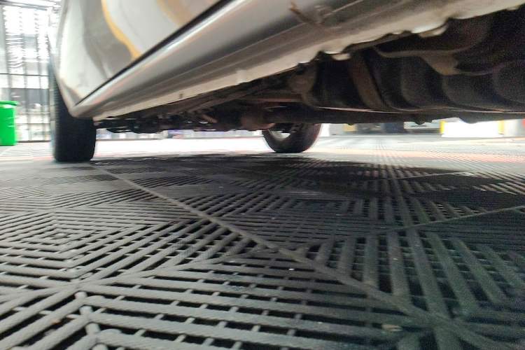 Used Buick GL8 2013 2.4L Executive Edition Chassis Rear Left