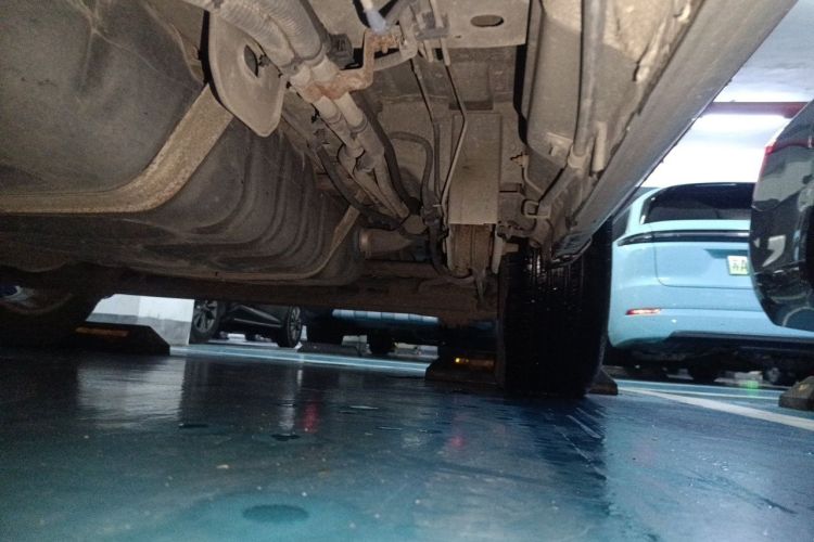Used Buick GL8 2013 2.4L Classic Edition Chassis Rear Left