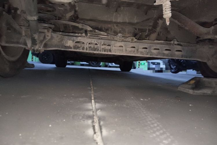 Used Buick GL8 2013 2.4L Classic Edition Chassis Rear