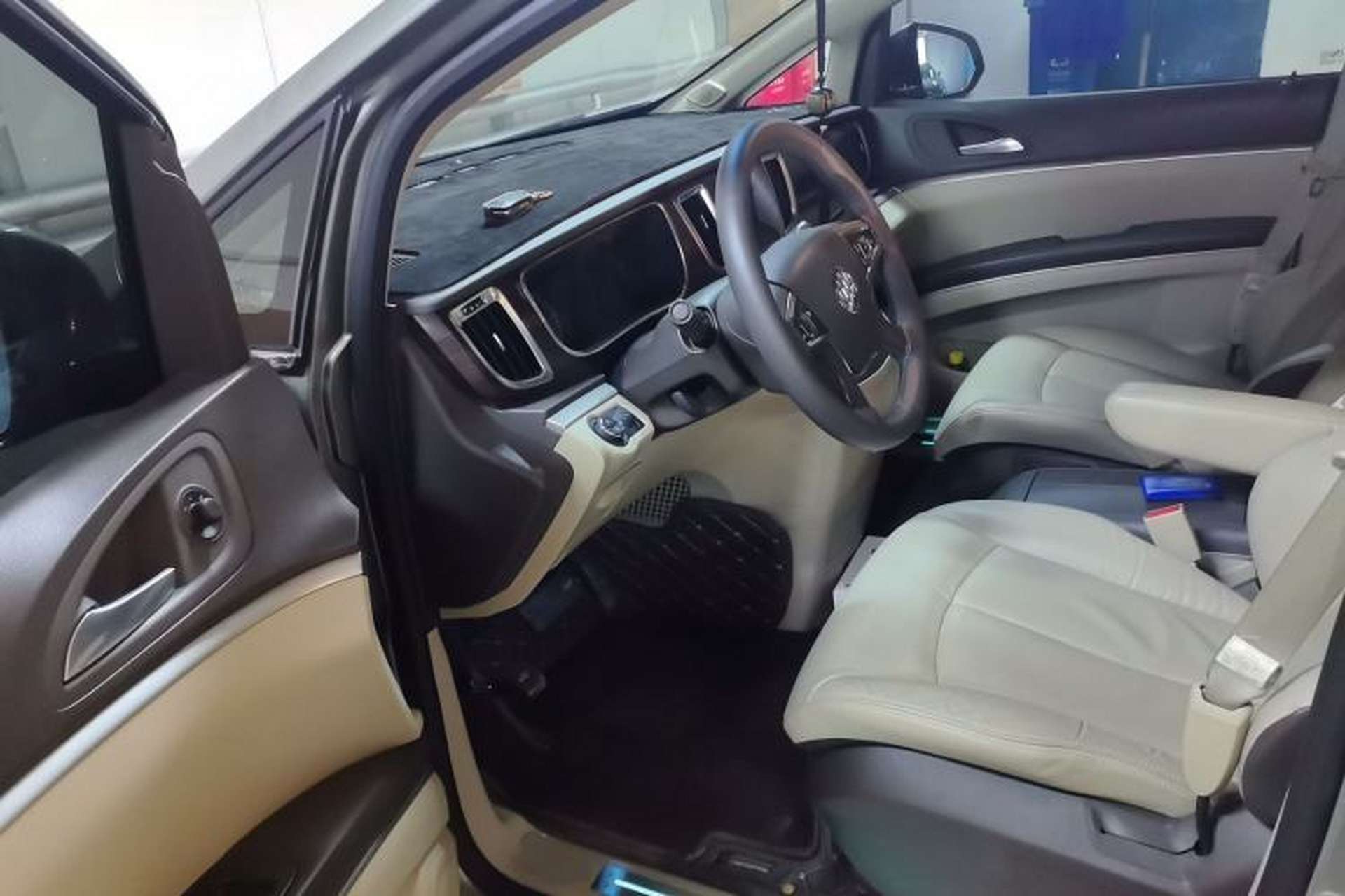 Used Buick GL8 2013 3.0L XT Luxury Business Flagship Edition Driver Seat