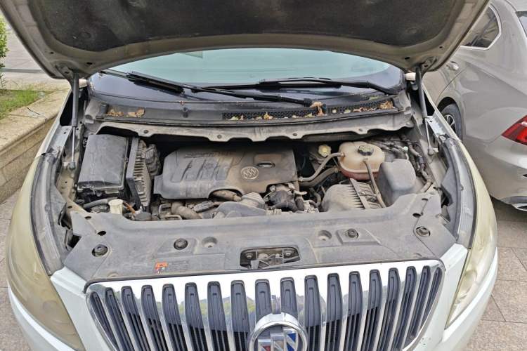 Used Buick GL8 2013 2.4L CT Luxury Business Comfort Edition Engine Bay