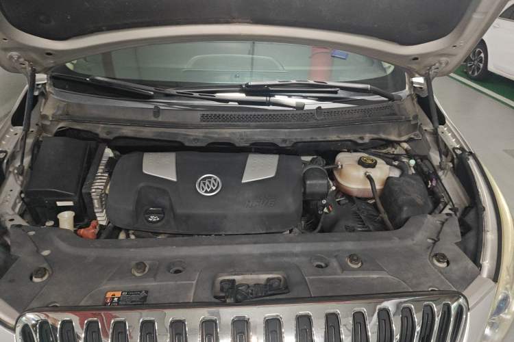 Used Buick GL8 2013 3.0L XT Luxury Business Flagship Edition Engine Bay