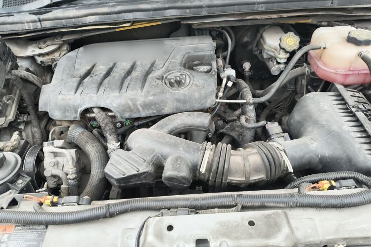 Used Buick GL8 2013 2.4L Executive Edition Engine Bay