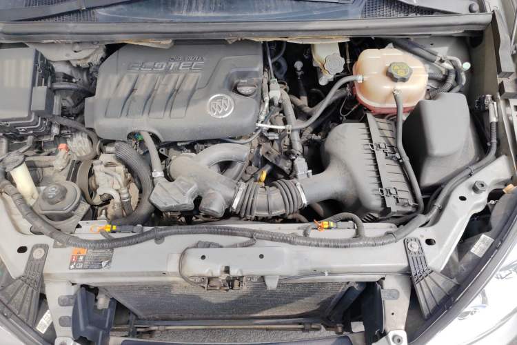 Used Buick GL8 2013 2.4L Classic Edition Engine Bay