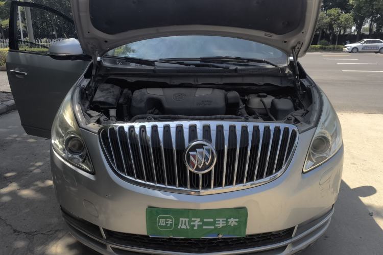 Used Buick GL8 2013 3.0L GT Luxury Business Haoya Edition Engine Bay