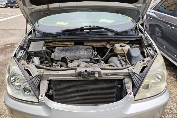 Used Buick GL8 2013 2.4L Classic Edition Engine Bay