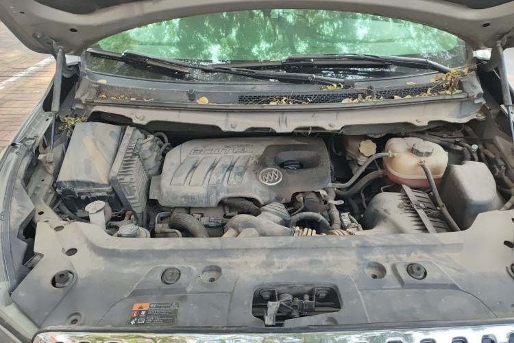 Used Buick GL8 2013 2.4L CT Luxury Business Comfort Edition Engine Bay