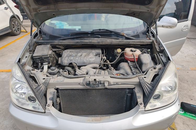 Used Buick GL8 2013 2.4L Comfort Edition Engine Bay