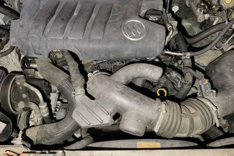 Used Buick GL8 2013 2.4L Classic Edition Engine Bay