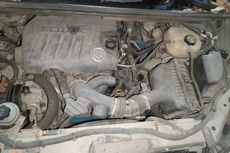 Used Buick GL8 2013 2.4L Classic Edition Engine Bay